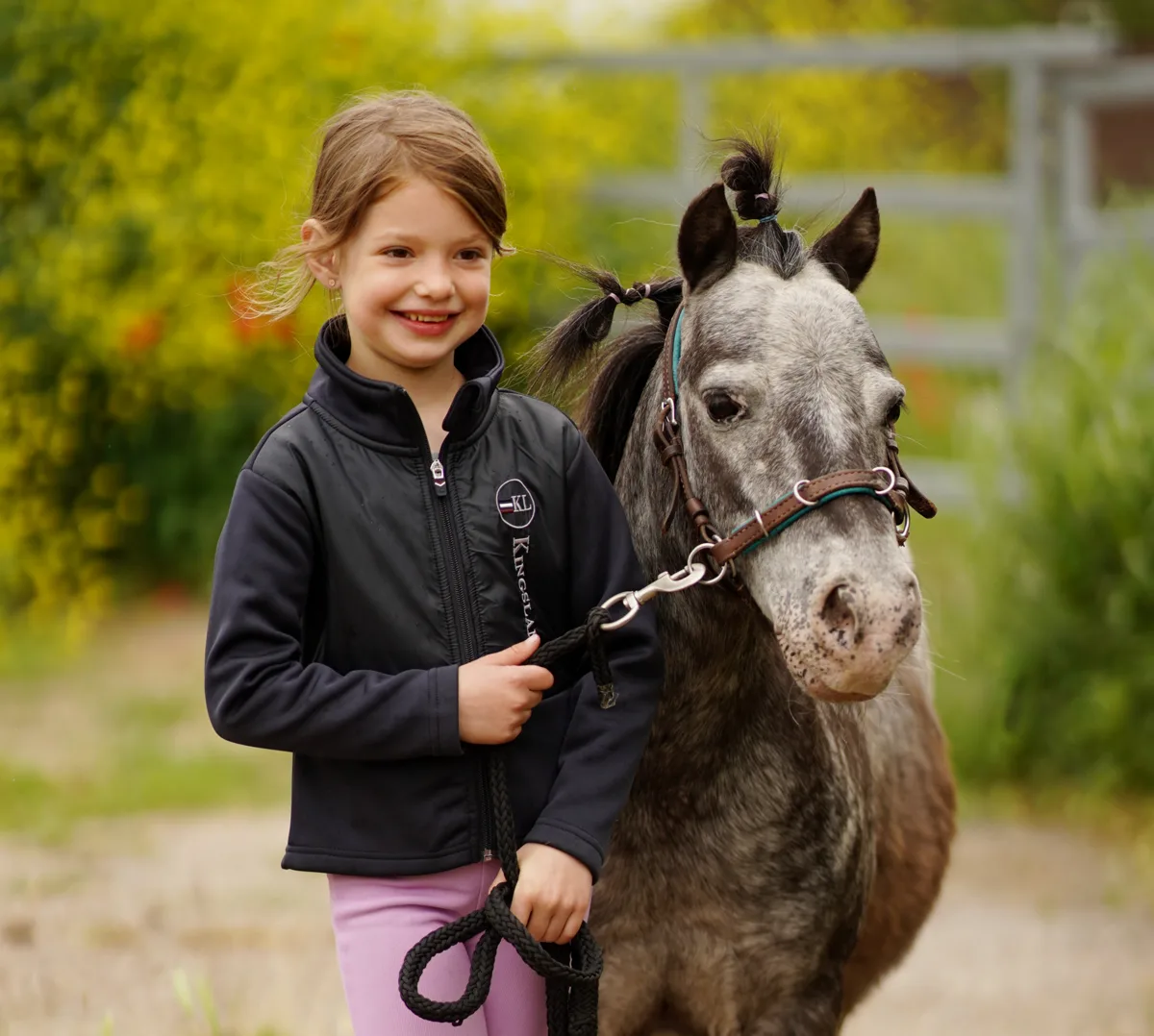 Fabi&euml;nne met haar pony